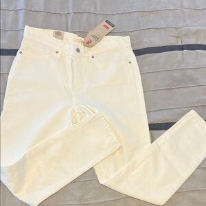 Levi's Women's 311 Skinny Shaping Jeans in Cream, Size 31x30